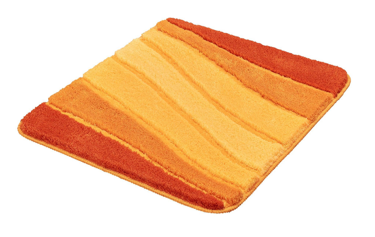 Quadratische Badematte in Orange- und Gelbtönen mit Streifenmuster