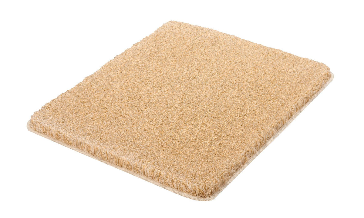 Quadratische, beige Badematte mit dichtem, weichem Hochflor Teppich