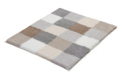 Weicher Badteppich mit kariertem Muster in Beige-, Grau- und Weißtönen