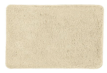 Rechteckige beige Badematte mit weicher, hochfloriger Oberfläche Struktur
