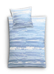 Bettwäsche-Set mit blauen und weißen Aquarell-Streifen auf Weiß hinten