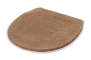 Halbrunde, beige WC-Sitzauflage aus Hochflor mit weißer Kante rundum