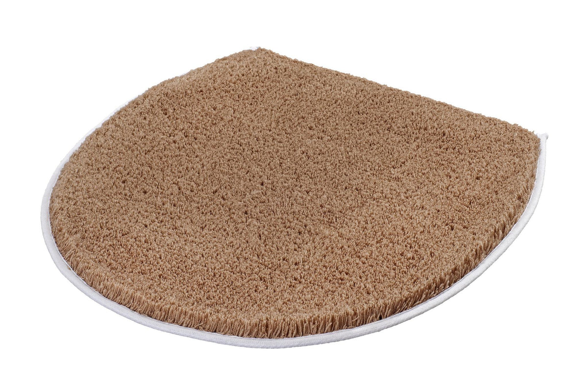 Halbrunde, beige WC-Sitzauflage aus Hochflor mit weißer Kante rundum