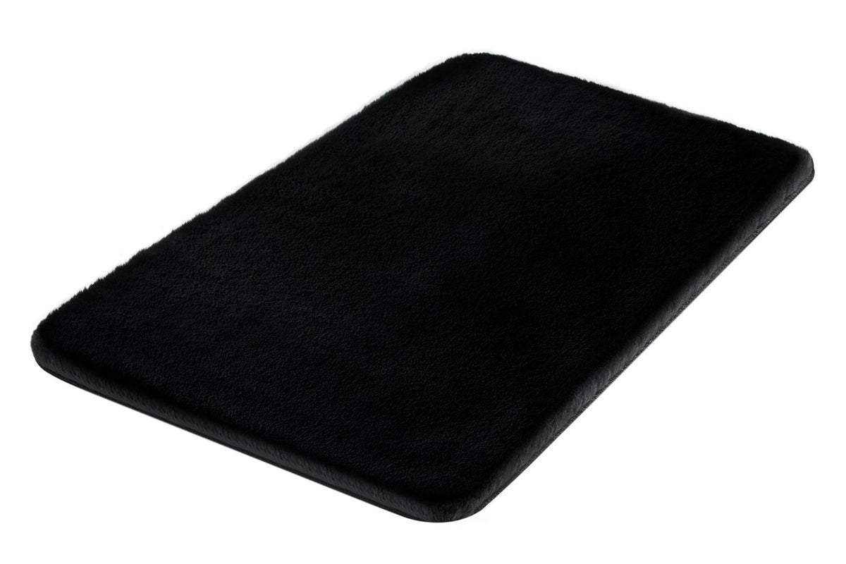 Schwarze, rechteckige Badematte mit flauschiger, dicker Oberfläche