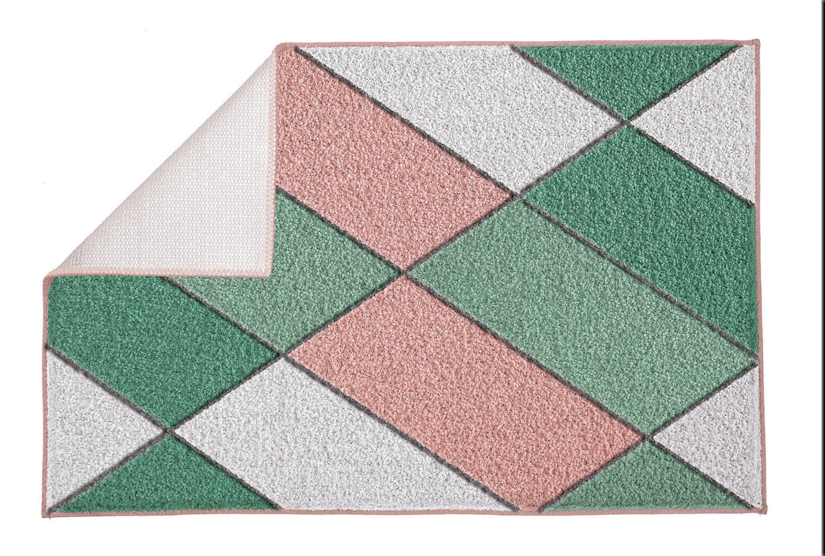 Badematte mit geometrischem Muster in Rosa, Grün, Grau, Ecke umgeschlagen