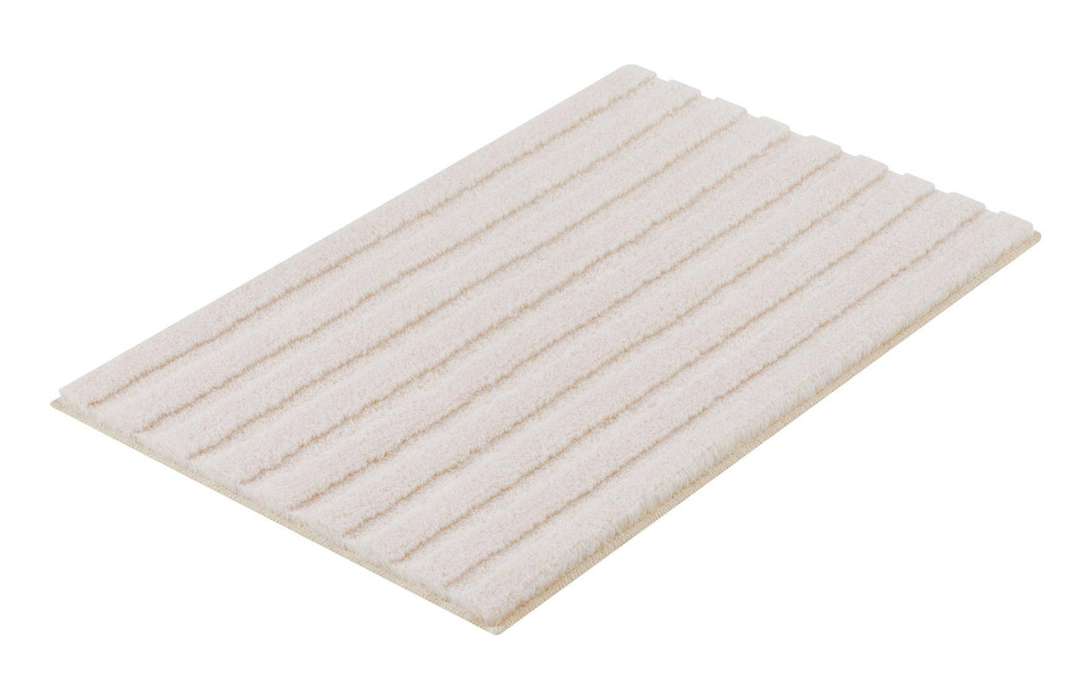 Rechteckige, cremefarbene Badematte mit weicher, gerippter Oberfläche