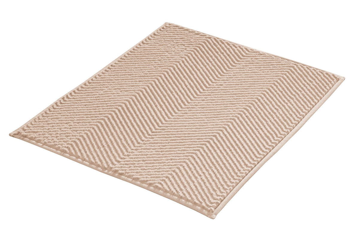 Beige Badematte mit weichem Zickzack-Muster auf rechteckiger Fläche