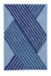 Hell- und dunkelblaue Badematte mit breitem, diagonalem Streifenmuster