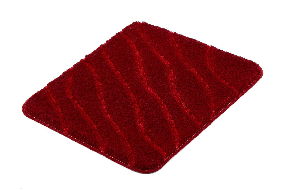 Roter Badteppich mit flauschigem Wellenmuster auf der Oberseite