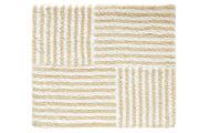 Beige-weiße Badematte mit gestreiftem Blockmuster aus Quadraten im Design