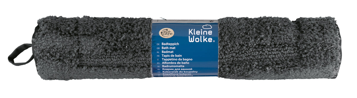 Gerollter dunkelgrauer Badteppich mit blauem Etikett Kleine Wolke