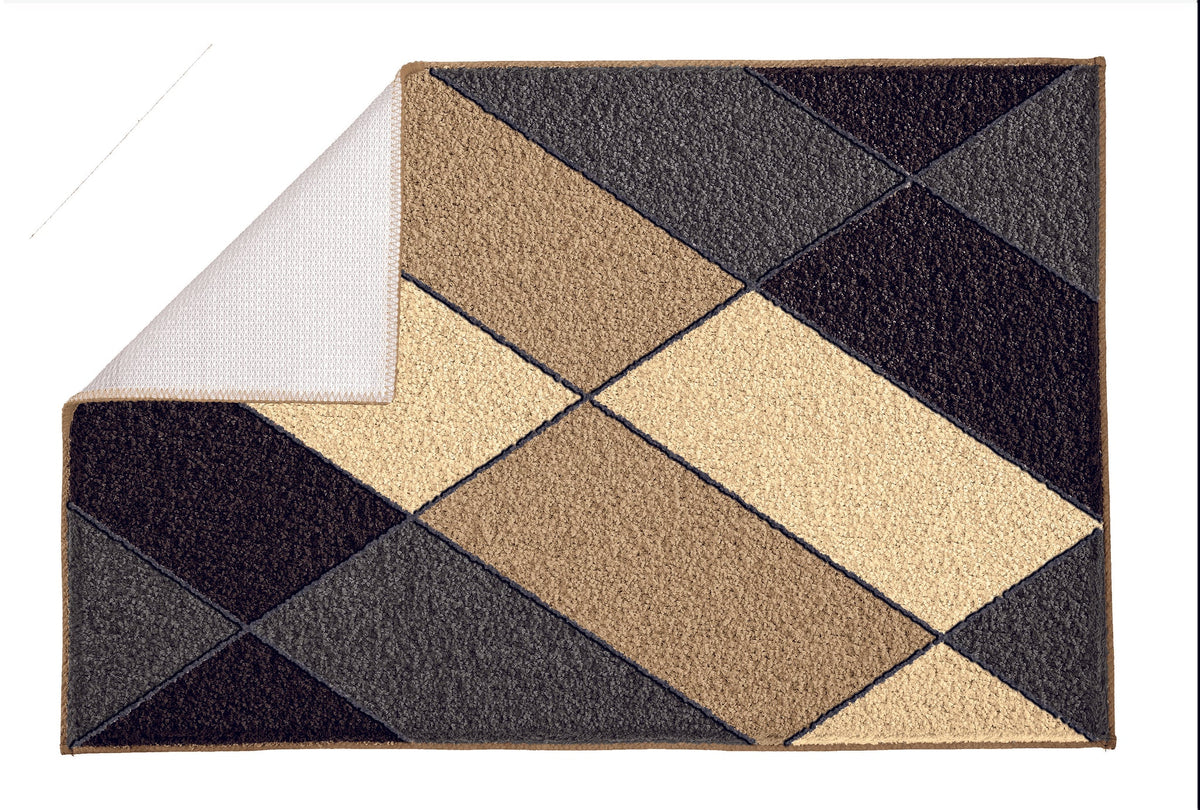 Badematte mit beige-braun-grauem Rautenmuster, Ecke leicht umgeschlagen