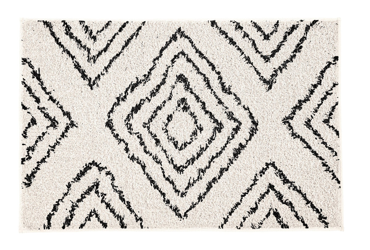 Weißer Badteppich mit schwarzen, grafischen Rautenmustern im Boho-Stil