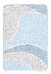 Hellblauer Badteppich mit cremefarbenem Wellenmuster.
