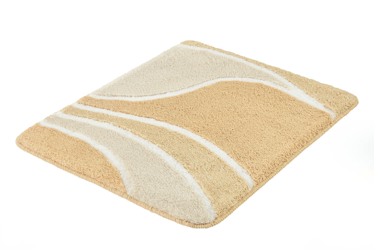 Beiger Badteppich mit geschwungenem Muster in Creme und Weiß.