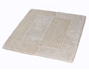 Quadratische beige Badematte mit verschiedenen Florstrukturen Zonen