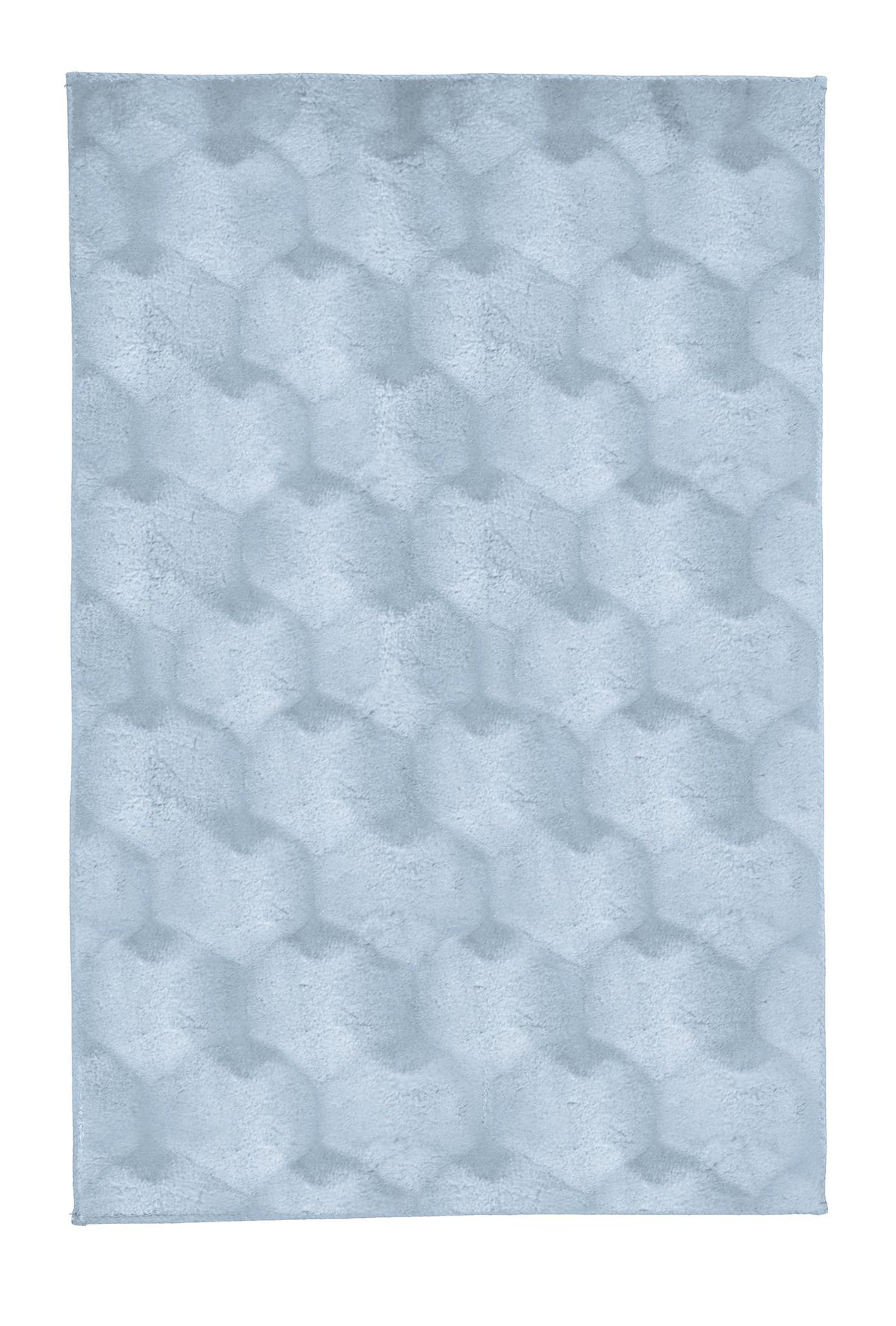 Hellblauer Badteppich in Wabenoptik auf Weiß. 