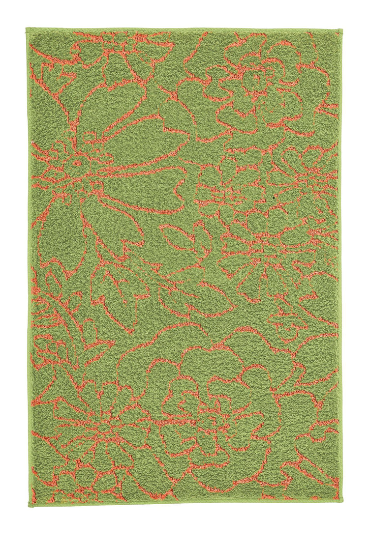 Grüner Badteppich mit orangefarbenem floralem Muster auf weißem Hintergrund.
