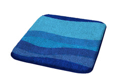 Quadratische Badematte in Blautönen mit wellenförmigem Muster und Design