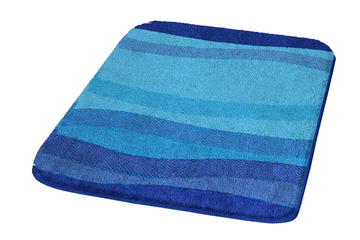Rechteckige blau gestreifte Badematte mit wellenförmigem Muster Design