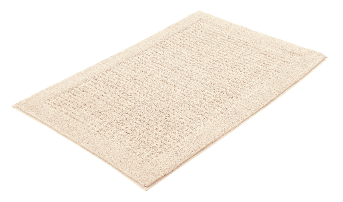 Rechteckige, cremefarbene Badematte mit dichter, weicher Oberfläche