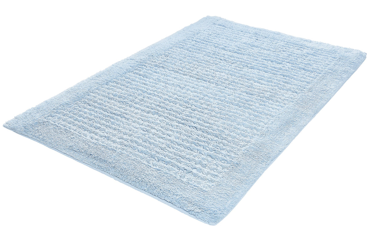 Hellblauer rechteckiger Badteppich aus Hochflor mit weicher Struktur