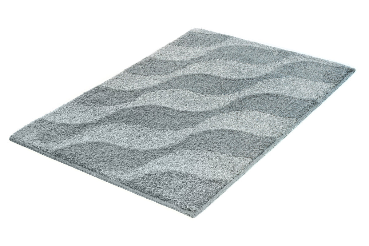 Graue rechteckige Badematte mit wellenförmigem Streifenmuster aus Hochflor