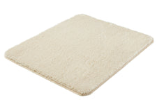 Rechteckige, cremefarbene Badematte mit dichtem, flauschigem Flor