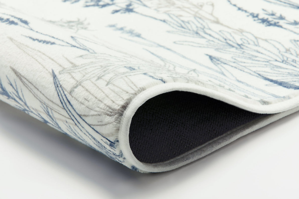 Detailansicht weiße Badematte mit blauem Muster und rutschfester Unterseite