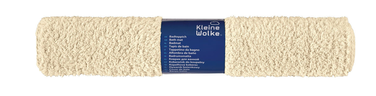 Beiger, aufgerollter Badteppich mit blauem Etikett Kleine Wolke Logo