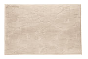 Rechteckige beige Badematte mit weicher, gepolsterter Steinstruktur
