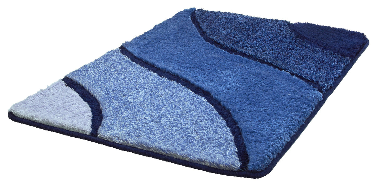 Rechteckiger blau gemusterter Hochflor-Badteppich in moderner Wellenoptik