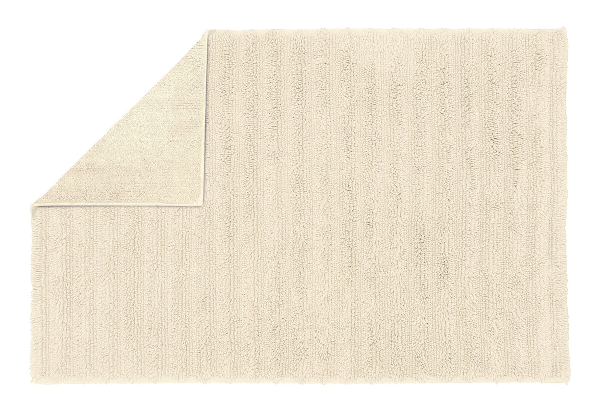 Quadratische beige Badematte mit hochgeklappter Ecke, Rippstruktur