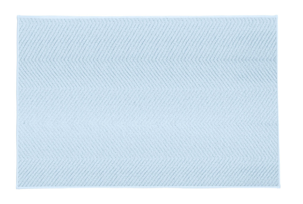 Hellblaue Badematte mit feinem Fischgrätmuster in rechteckiger Form