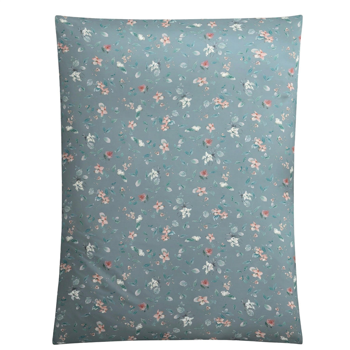 Blaugraue Bettwäsche mit zartem Blumenmuster in Rosa und Weiß.