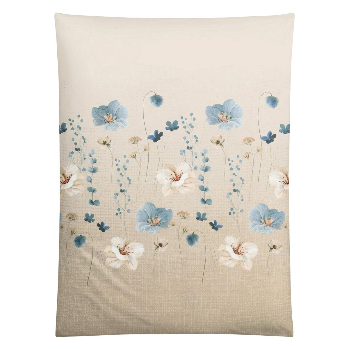 Beige Bettwäsche mit zarten blauen und weißen Blumen.