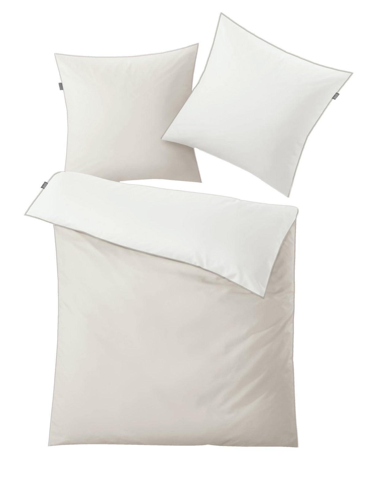 Zweiteilige Bettwäsche in Beige und Weiß mit zwei Kopfkissen oben