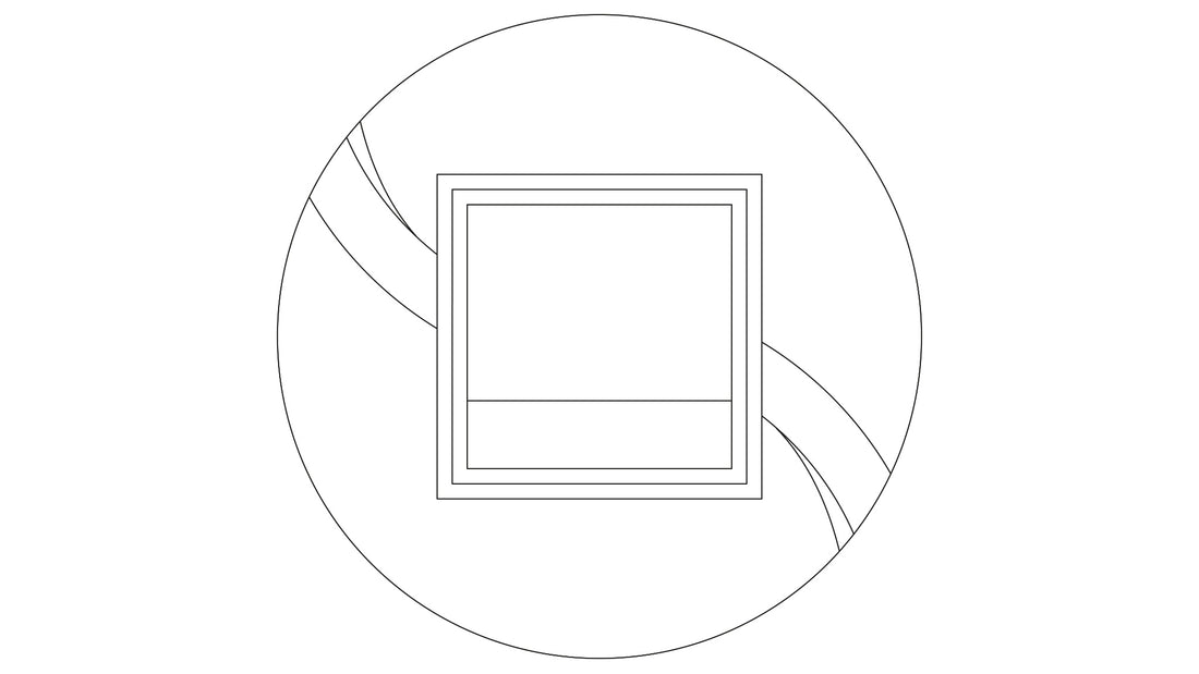 Quadratische Duscharmatur mit Einhebelmischer auf weißer Wand
