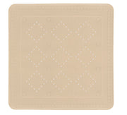 Beige rechteckige Badematte mit Rautenmuster und kleinen Löchern