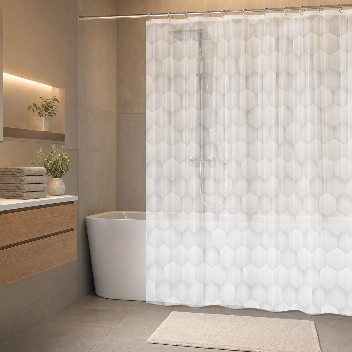 Heller Duschvorhang mit Hexagonmuster in modernem Badezimmer.