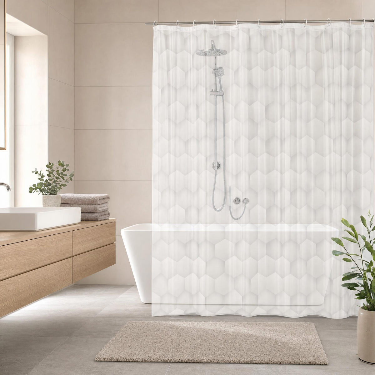 Heller Duschvorhang mit Hexagonmuster in modernem Badezimmer mit Wanne.