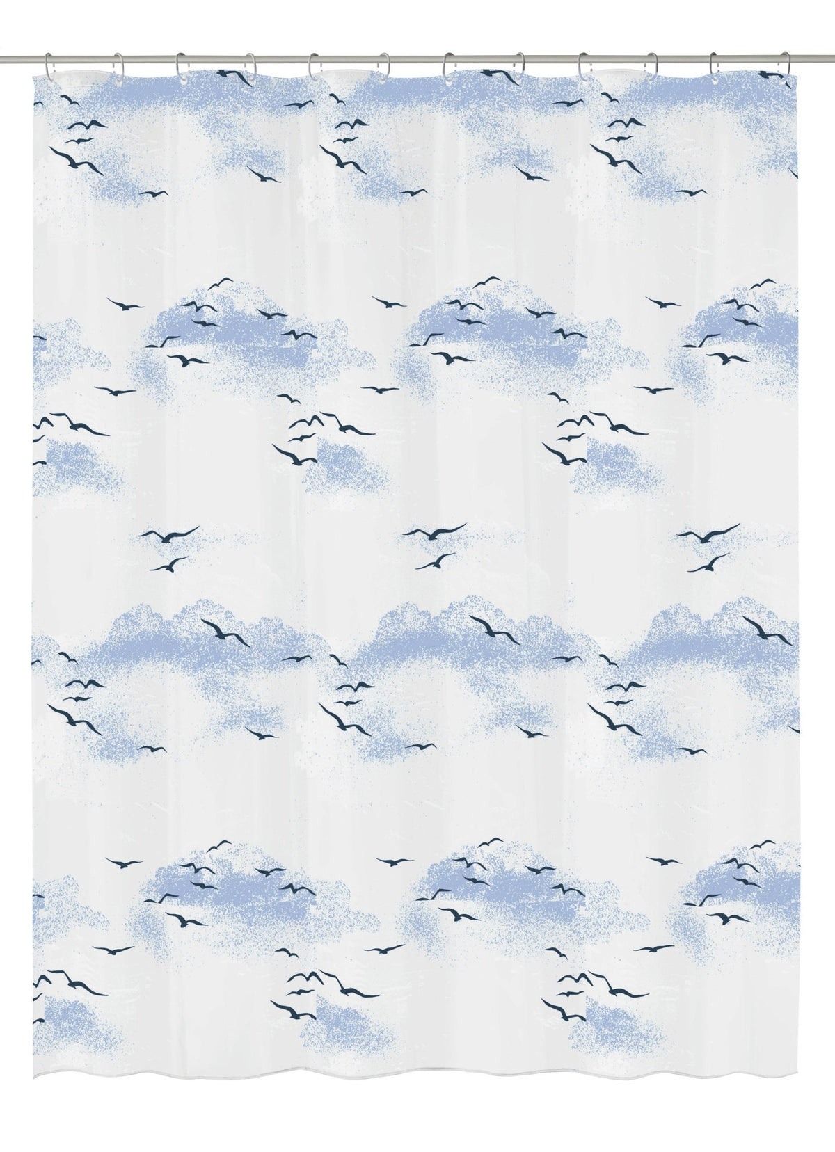 Duschvorhang in Weiß mit blauen Wolken und kleinen Möwenmotiven bedruckt