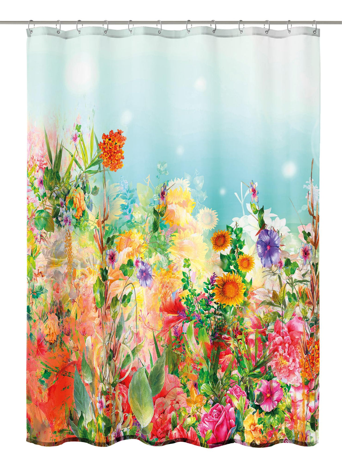 Duschvorhang mit buntem Blumenfeld vor hellem blauem Hintergrund.