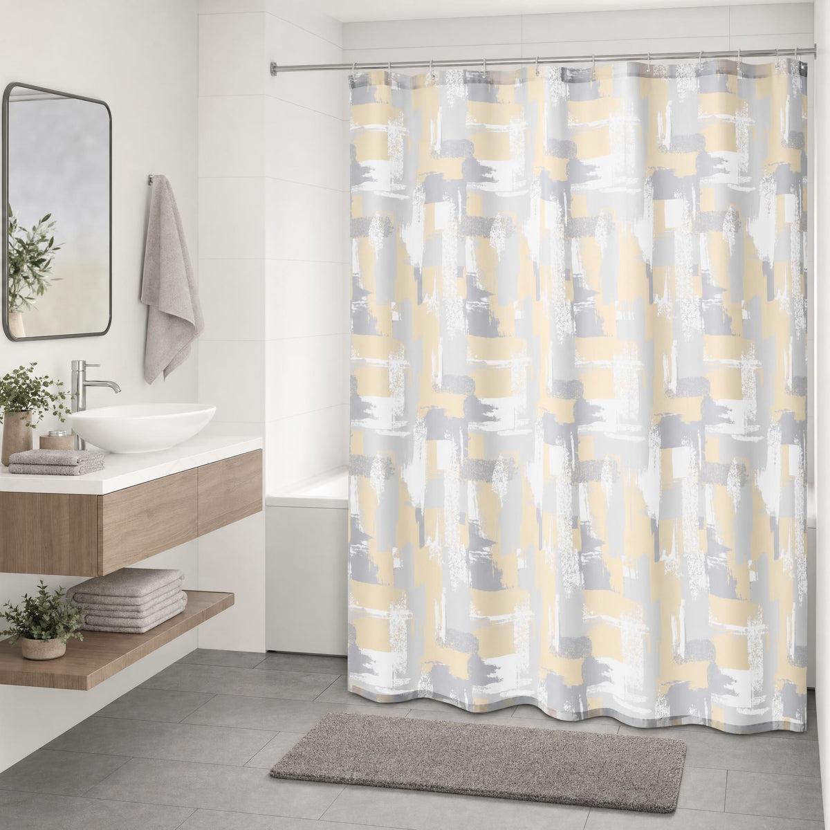 Modernes Bad mit Duschvorhang in silberfarben, Weiß und zartem Beige.