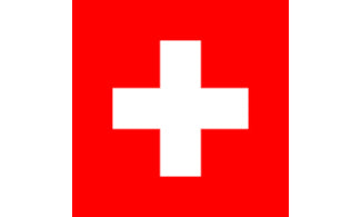 Rote Fahne mit weißem Kreuz auf quadratischem Feld Hintergrund zentriert