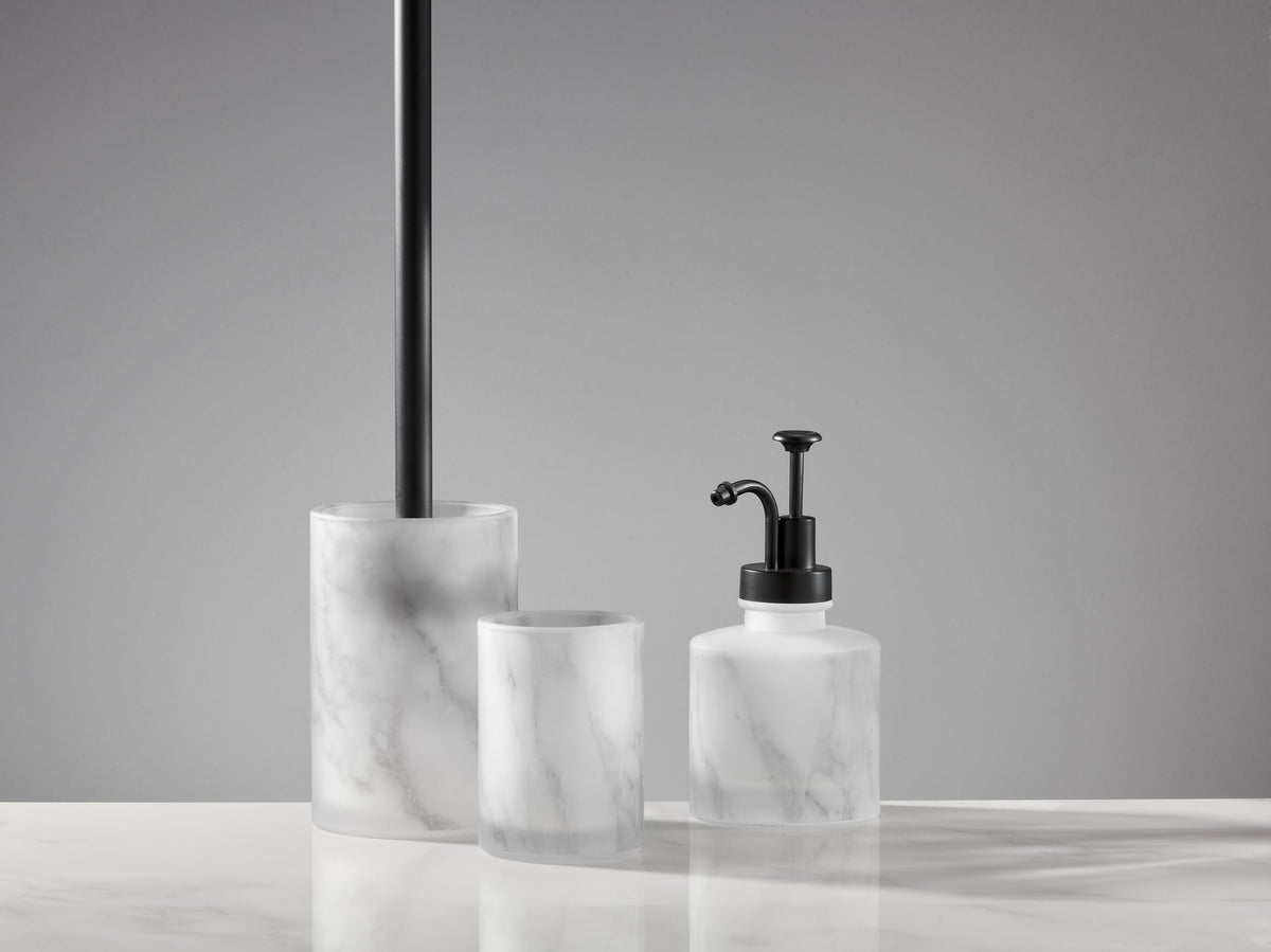 Badezimmer-Set aus Marmoroptik: Seifenspender, Becher, WC-Bürste