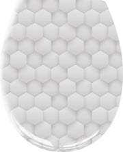 Weißer Toilettensitz mit dezentem Hexagonmuster in 3D-Optik.