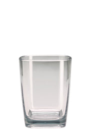 Transparenter, eckiger Zahnputzbecher aus Glas vor weißem Hintergrund